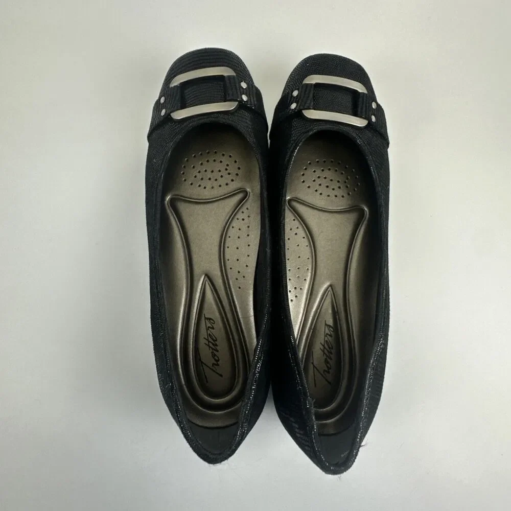 Trotters Sizzle Signature Ballet Flat Slip On Black Leather Buckle Womens 9.5 W